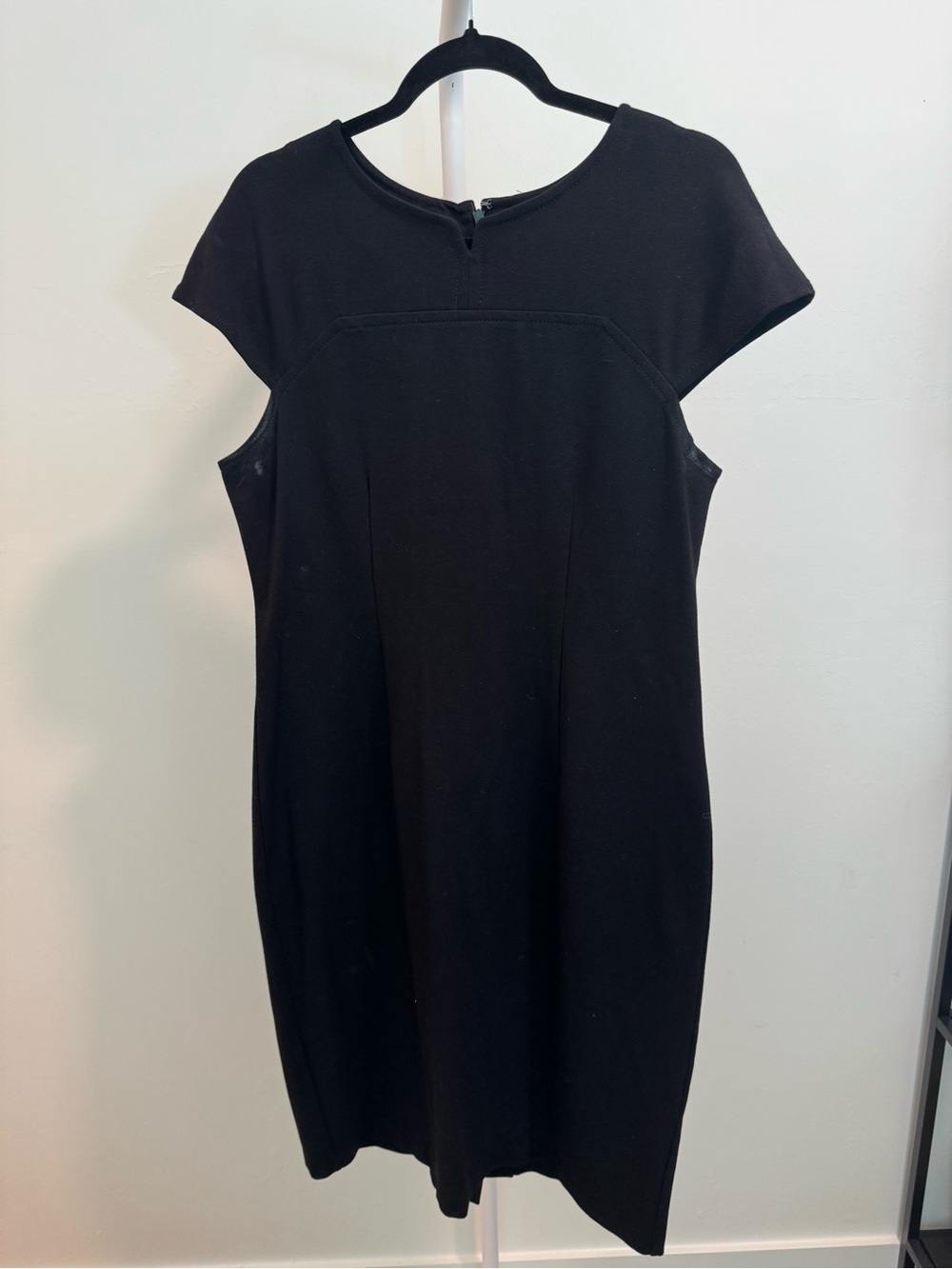 Talbots size 10 Elegant Black Cap-Sleeve Sheath Dress - Women